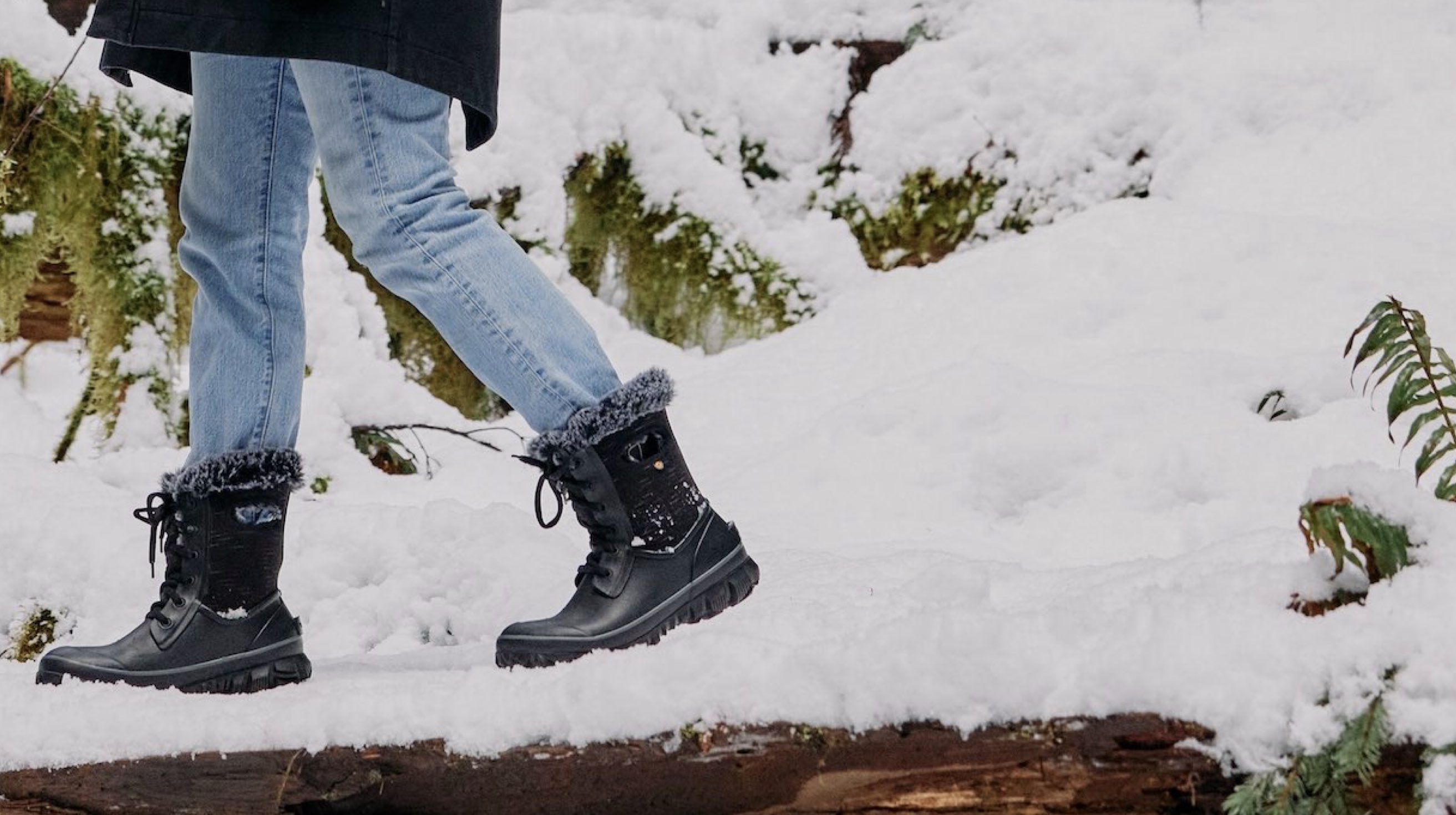 Image features the women's Arcata Dash in the snow. 